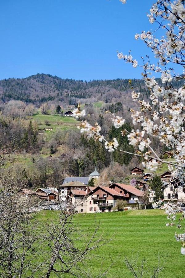 Appartement 75M2 Duplex Au Coeur Du Village De Queige Luaran gambar
