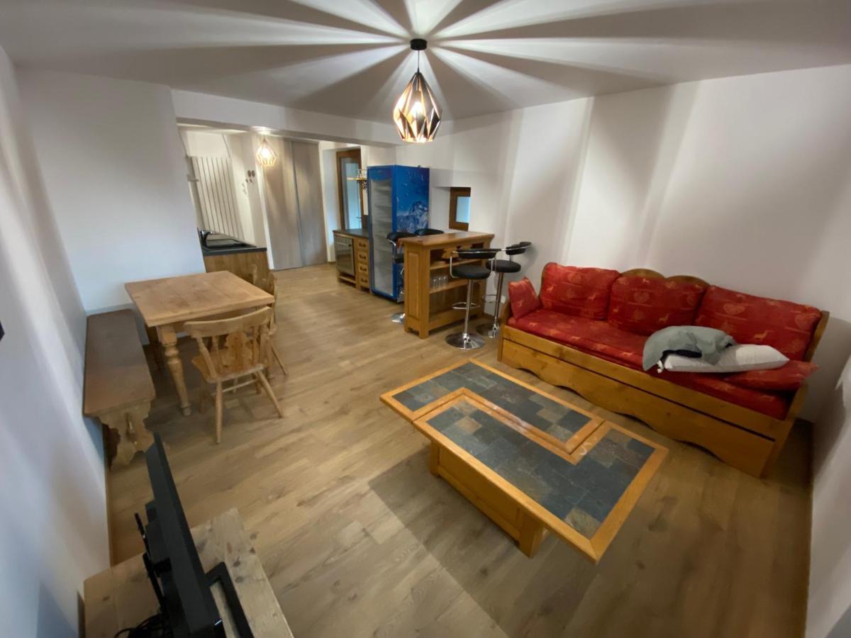 Appartement 75M2 Duplex Au Coeur Du Village De Queige Luaran gambar