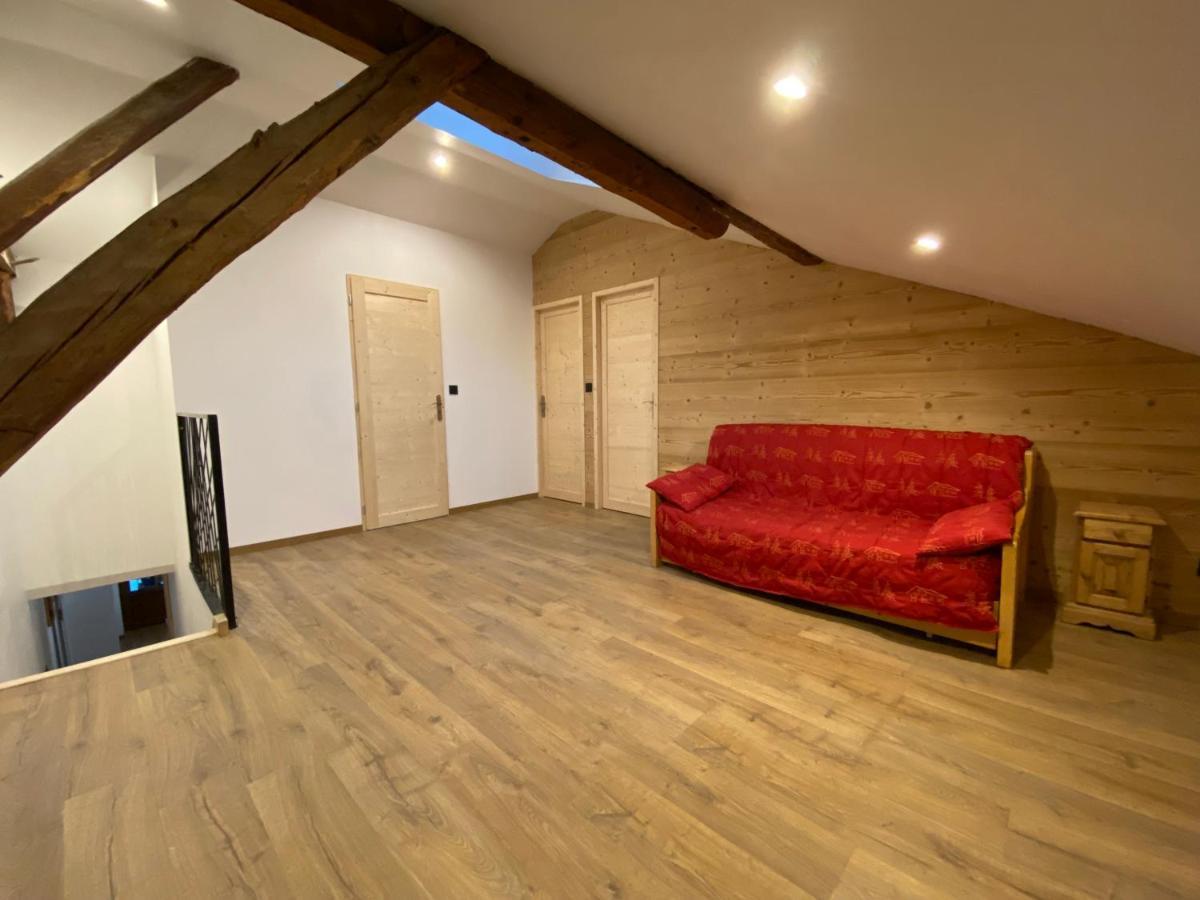 Appartement 75M2 Duplex Au Coeur Du Village De Queige Luaran gambar